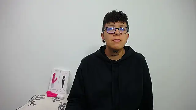 Snapshot of alex_noa chatting on February 22, 7:14 pm alex noa online show from February 22, 7:14 pm