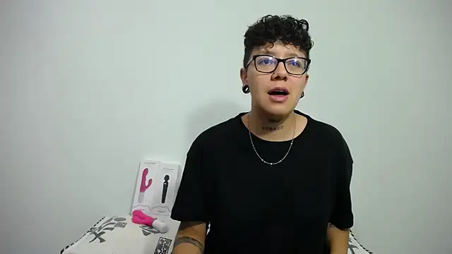 Snapshot of alex_noa chatting on February 25, 7:58 pm alex noa online show from February 25, 7:58 pm