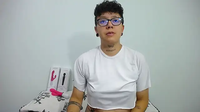 Snapshot of alex_noa chatting on February 27, 7:26 pm alex noa online show from February 27, 7:26 pm