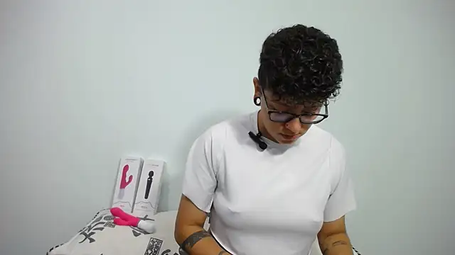 Snapshot of alex_noa chatting on February 27, 10:31 pm alex noa online show from February 27, 10:31 pm