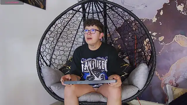 Snapshot of alex_noa chatting on September 20, 7:37 pm alex noa online show from September 20, 7:37 pm