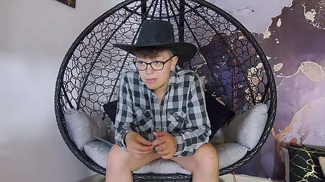 Snapshot of alex_noa chatting on October 9, 7:34 pm alex noa online show from October 9, 7:34 pm