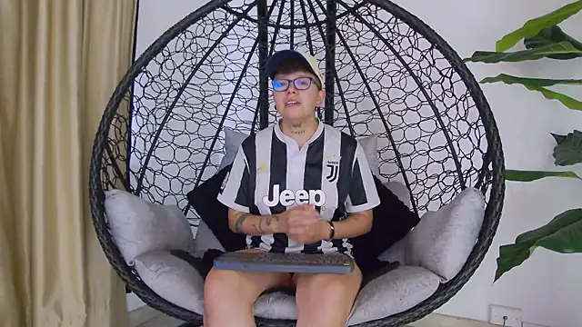 Snapshot of alex_noa chatting on October 17, 5:26 pm alex noa online show from October 17, 5:26 pm