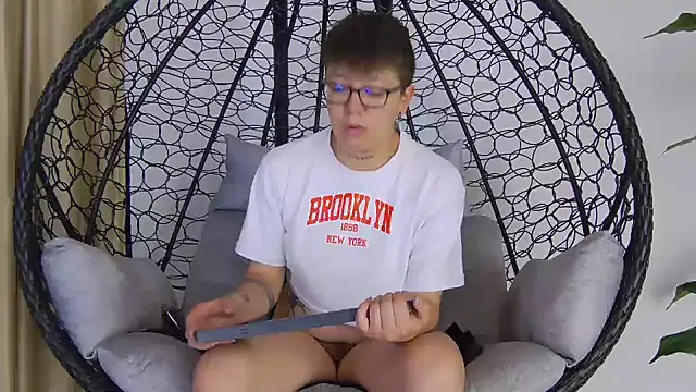 Snapshot of alex_noa chatting on November 1, 8:33 pm alex noa online show from November 1, 8:33 pm