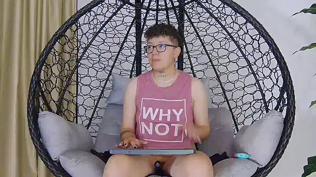 Snapshot of alex_noa chatting on November 21, 7:45 pm alex noa online show from November 21, 7:45 pm