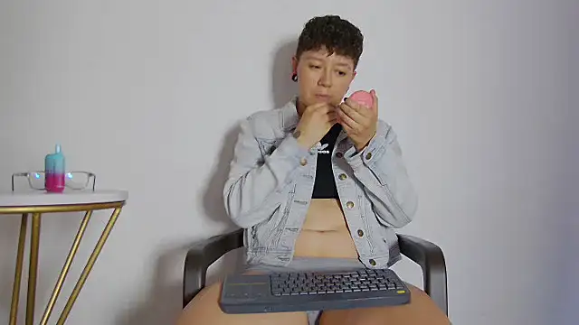 Snapshot of alex_noa chatting on November 25, 7:25 pm alex noa online show from November 25, 7:25 pm