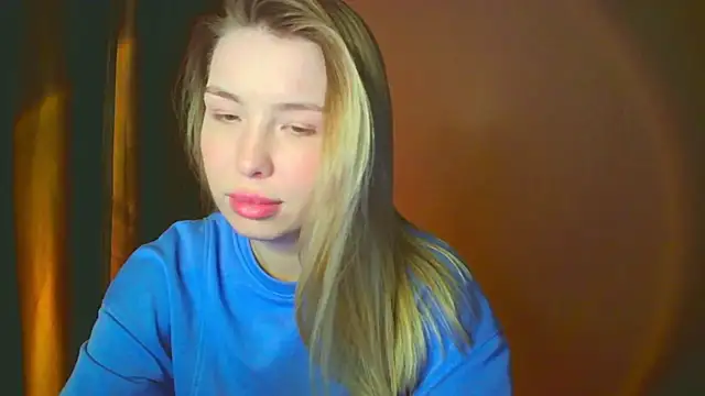 Snapshot of mia_raspberrie chatting on December 10, 8:49 pm mia raspberrie online show from December 10, 8:49 pm