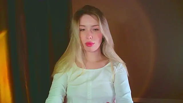 Snapshot of mia_raspberrie chatting on December 14, 8:40 pm mia raspberrie online show from December 14, 8:40 pm