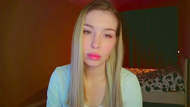 Snapshot of mia_raspberrie chatting on February 6, 2:22 am mia raspberrie online show from February 6, 2:22 am