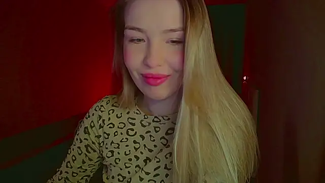 Snapshot of mia_raspberrie chatting on March 17, 7:15 pm mia raspberrie online show from March 17, 7:15 pm