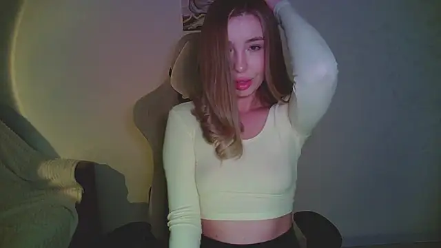 Snapshot of mia_raspberrie chatting on March 6, 9:33 pm mia raspberrie online show from March 6, 9:33 pm