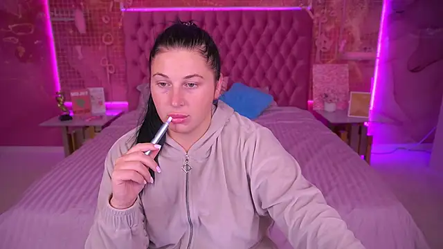 Snapshot of ArianaDarkk chatting on October 13, 7:47 pm ArianaDarkk online show from October 13, 7:47 pm