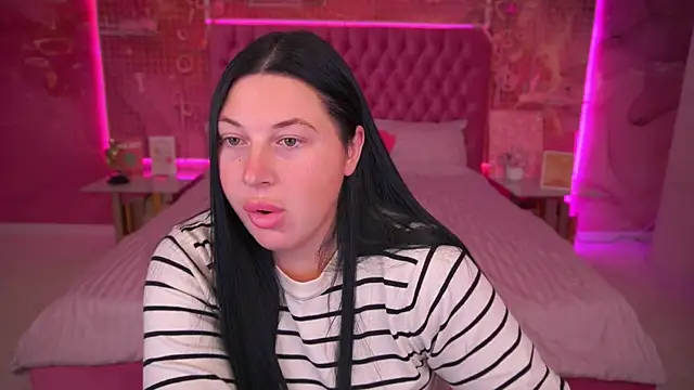 Snapshot of ArianaDarkk chatting on October 18, 7:47 pm ArianaDarkk online show from October 18, 7:47 pm