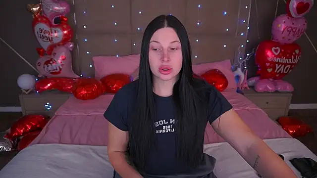 Snapshot of ArianaDarkk chatting on February 12, 6:41 am ArianaDarkk online show from February 12, 6:41 am