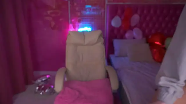 Snapshot of ArianaDarkk chatting on February 15, 6:15 pm ArianaDarkk online show from February 15, 6:15 pm