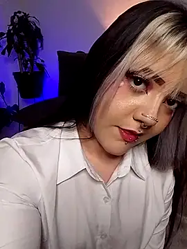 Charlotte Myers online show from November 10, 11:04 pm