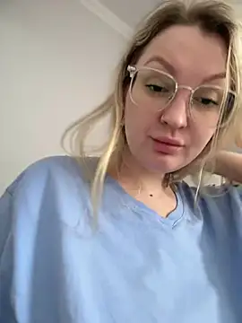 Snapshot of Teya_moon_ chatting on February 7, 9:47 am Teya moon online show from February 7, 9:47 am