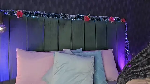 Snapshot of Anneth__M chatting on December 18, 7:52 pm Anneth M online show from December 18, 7:52 pm