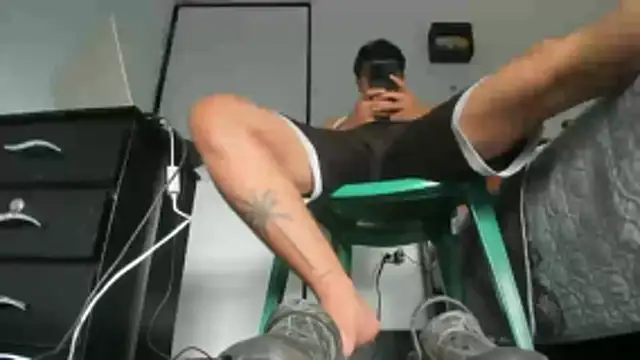 Snapshot of moubli_ chatting on December 4, 9:56 pm moubli online show from December 4, 9:56 pm