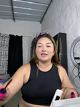 Snapshot of Sofia_Queen17 chatting on April 10, 10:20 am Sofia Queen17 online show from April 10, 10:20 am