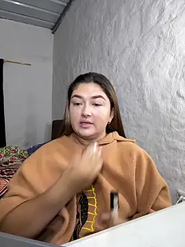 Snapshot of Sofia_Queen17 chatting on May 9, 10:42 am Sofia Queen17 online show from May 9, 10:42 am