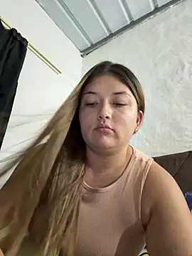 Snapshot of Sofia_Queen17 chatting on May 13, 1:14 am Sofia Queen17 online show from May 13, 1:14 am