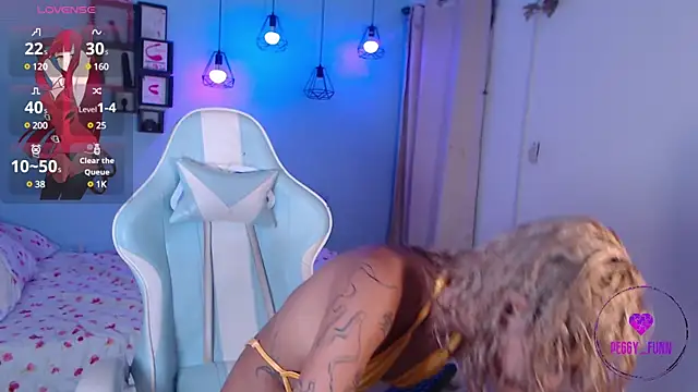 Snapshot of Peggy_Funn chatting on December 21, 1:58 am Peggy Funn online show from December 21, 1:58 am