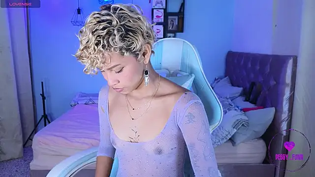 Snapshot of Peggy_Funn chatting on January 8, 12:06 am Peggy Funn online show from January 8, 12:06 am