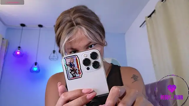 Snapshot of Peggy_Funn chatting on January 19, 1:10 am Peggy Funn online show from January 19, 1:10 am