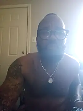 Snapshot of GallowayGooch1085 chatting on May 8, 8:25 pm GallowayGooch1085 online show from May 8, 8:25 pm