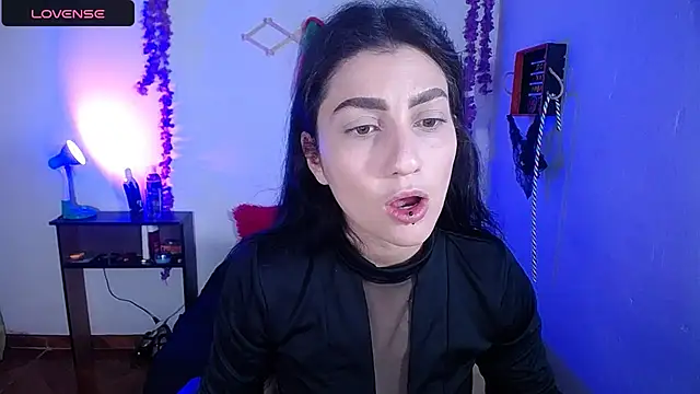 sophy rock online show from December 3, 9:23 pm