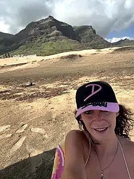 therealbeverlycious online show from October 3, 10:56 am