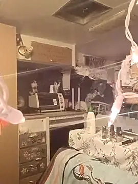 whitetrashdirtyslut online show from March 29, 5:29 am