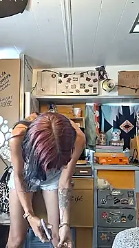 whitetrashdirtyslut online show from June 12, 9:46 pm