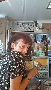 whitetrashdirtyslut online show from June 16, 4:09 pm