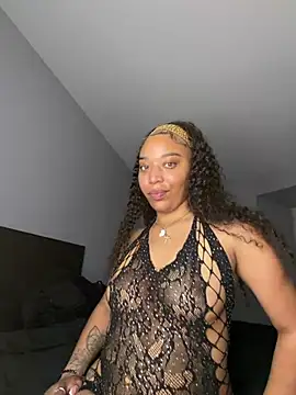 Snapshot of Therealaaliyahnichols chatting on June 15, 2:14 am Therealaaliyahnichols online show from June 15, 2:14 am
