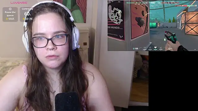 Snapshot of playvalorantwithmenow chatting on December 26, 9:26 pm playvalorantwithmenow online show from December 26, 9:26 pm