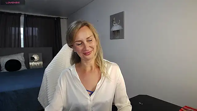 Vanessa Nowak online show from July 5, 1:40 pm