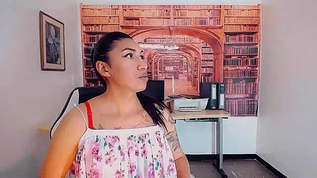 khiara moretti online show from February 5, 7:53 pm