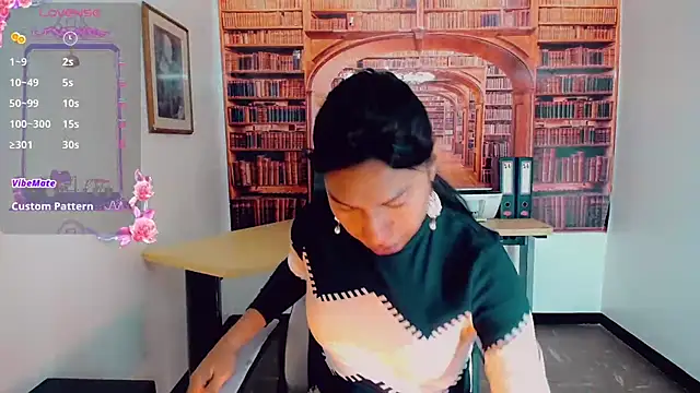 khiara moretti online show from March 14, 7:55 pm