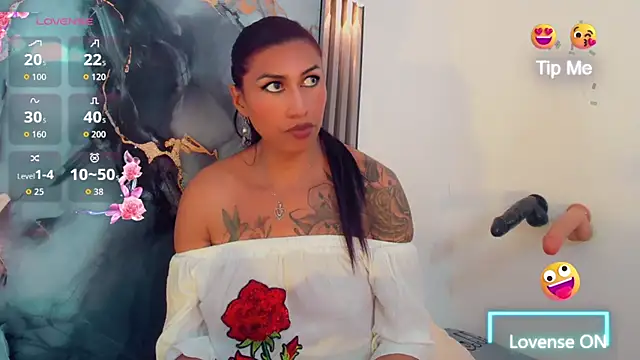 Snapshot of khiara_moretti chatting on April 1, 1:41 pm khiara moretti online show from April 1, 1:41 pm