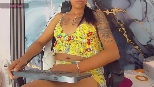 Snapshot of khiara_moretti chatting on May 25, 7:31 pm khiara moretti online show from May 25, 7:31 pm