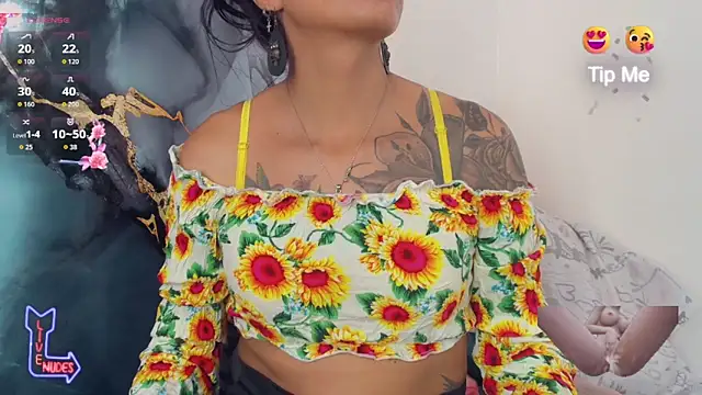 Snapshot of khiara_moretti chatting on June 1, 11:45 am khiara moretti online show from June 1, 11:45 am