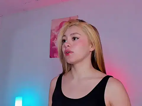 Snapshot of sammy_greyy chatting on April 3, 9:29 am sammy greyy online show from April 3, 9:29 am