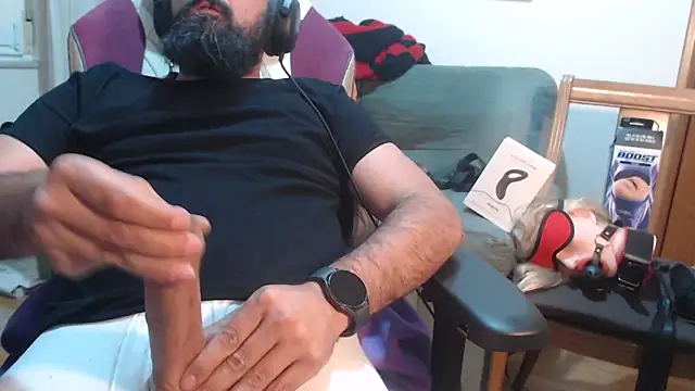 Snapshot of master4subslut chatting on October 17, 12:14 am master4subslut online show from October 17, 12:14 am