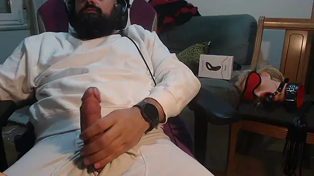 Snapshot of master4subslut chatting on November 1, 3:08 am master4subslut online show from November 1, 3:08 am