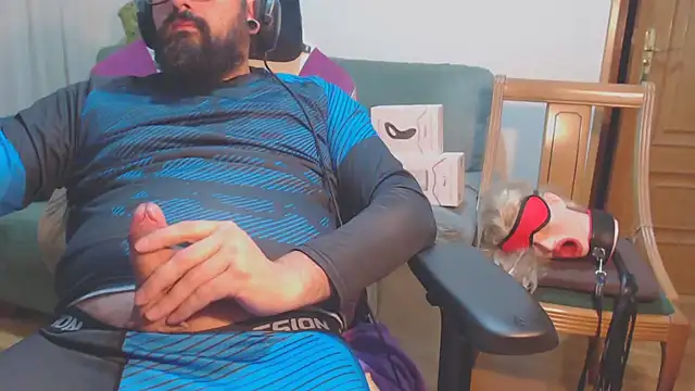 Snapshot of master4subslut chatting on March 7, 1:57 am master4subslut online show from March 7, 1:57 am