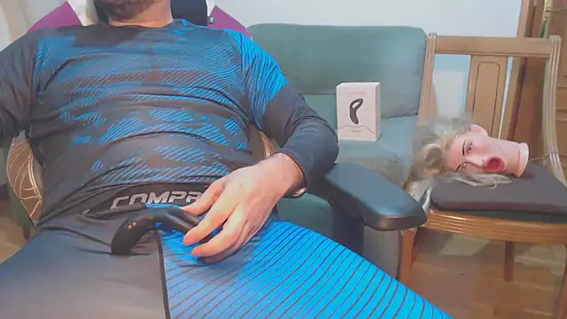 Snapshot of master4subslut chatting on March 31, 12:23 am master4subslut online show from March 31, 12:23 am