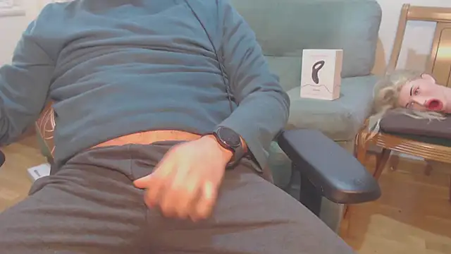 Snapshot of master4subslut chatting on April 1, 1:01 pm master4subslut online show from April 1, 1:01 pm