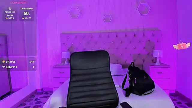 Agathaargent  online show from January 18, 12:58 am